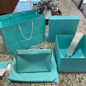 Tiffany & Co Zip Top Crossbody Tiffany BLUE 290-17-60883912